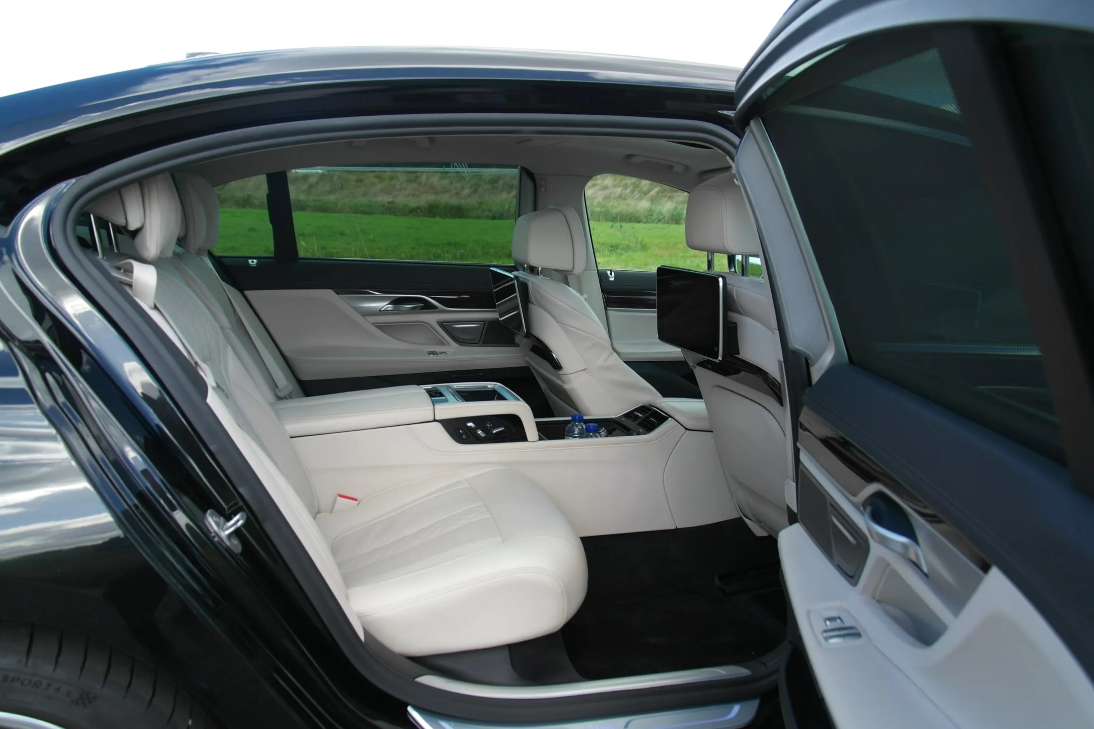 Taxi (sedan) — interieur